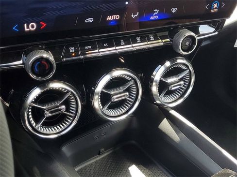 New 2025 Chevrolet Blazer EV LT image 28