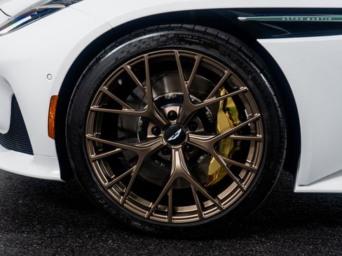 Used 2025 Aston Martin DB12 Coupe image 21