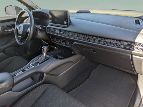 Used 2024 Honda HR-V Sport image 17