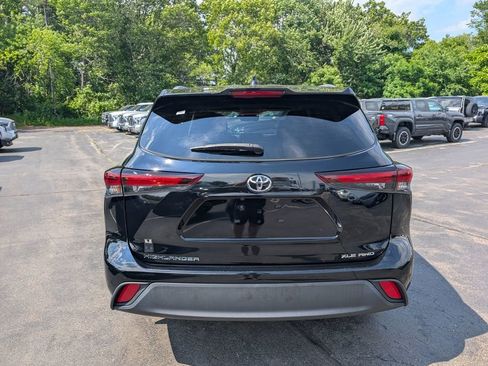 Certified 2024 Toyota Highlander XLE AWD/4WD image 6