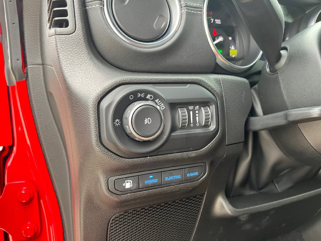 Used 2022 Jeep Wrangler Unlimited Sahara w/ Cold Weather Group AWD/4WD image 25