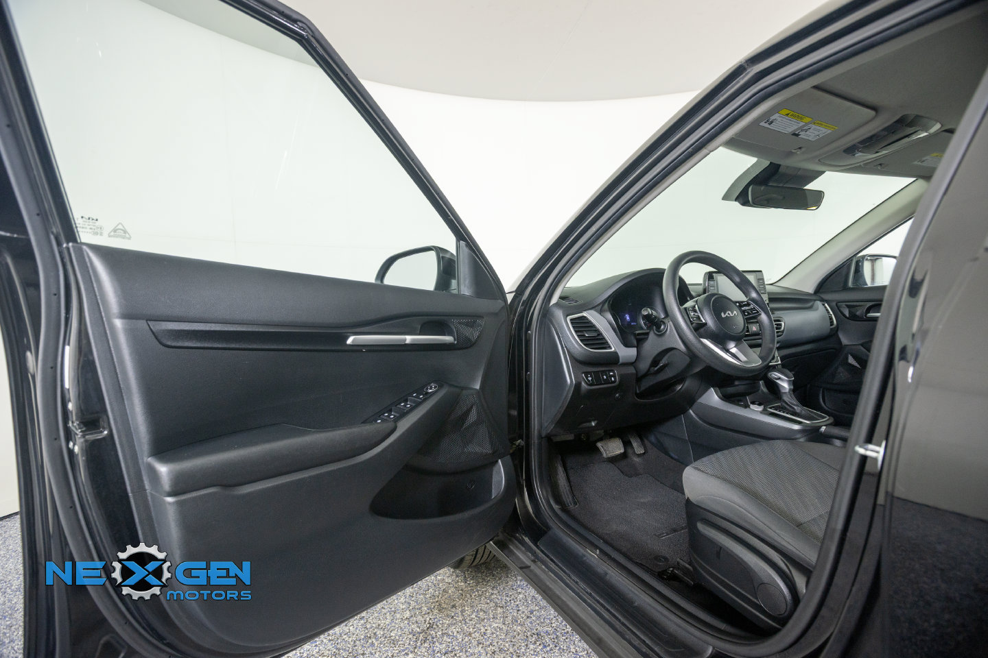 Used 2023 Kia Seltos LX AWD/4WD image 10