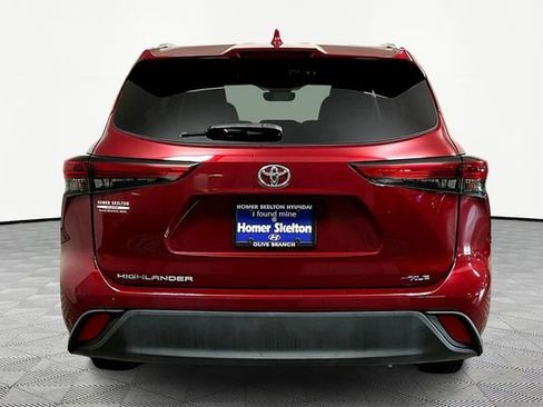 Used 2022 Toyota Highlander XLE image 4