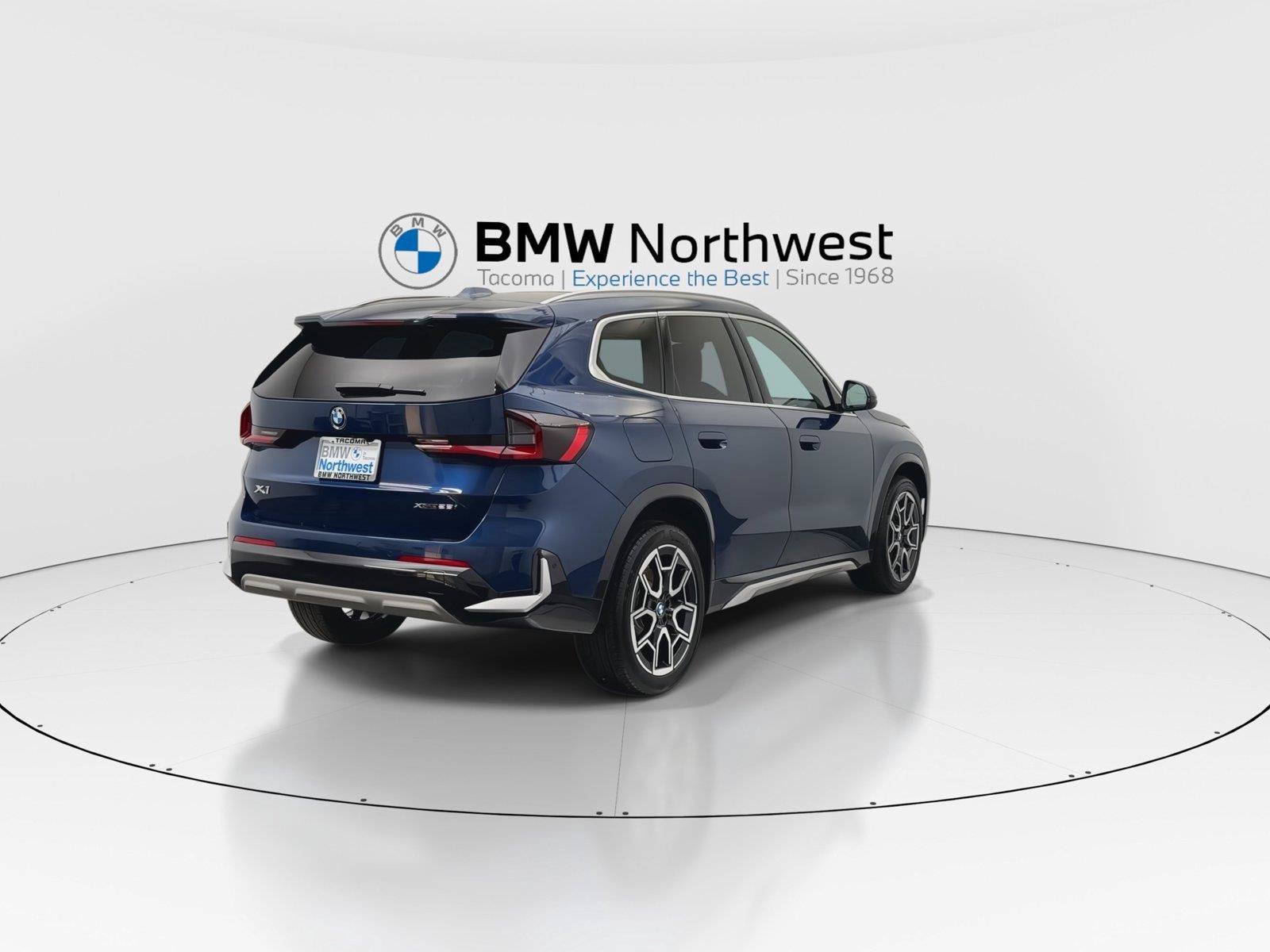 Used 2025 BMW X1 xDrive28i w/ Premium Package AWD/4WD image 3