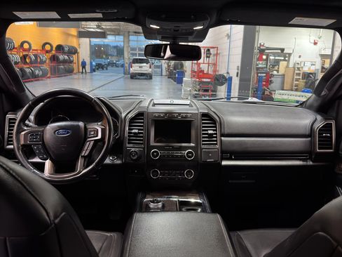 Used 2021 Ford Expedition Limited image 15