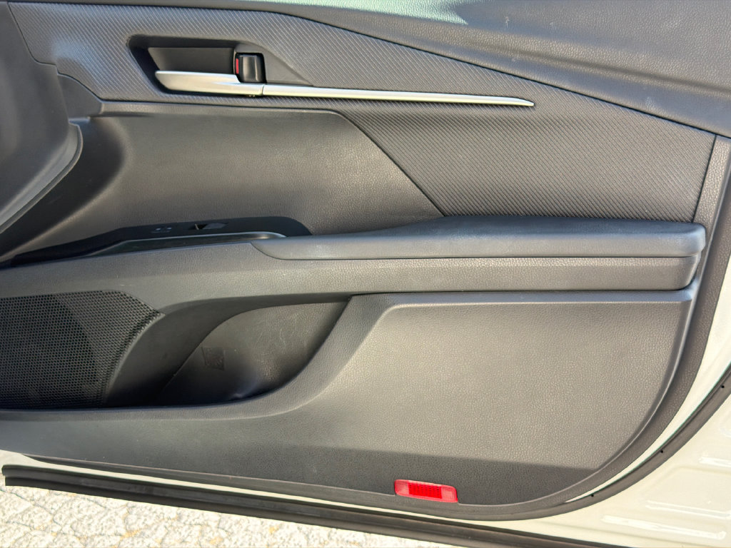 Used 2025 Toyota Camry SE w/ Convenience Package FWD image 16