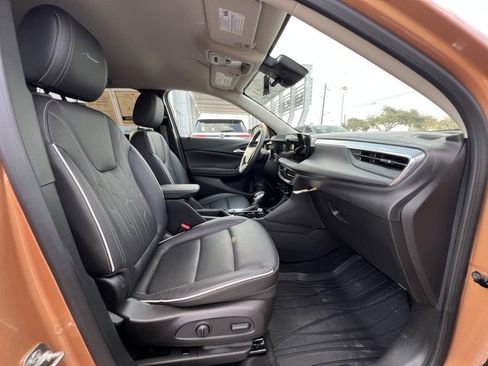 Used 2025 Buick Encore GX Avenir w/ Avenir Technology Package image 25