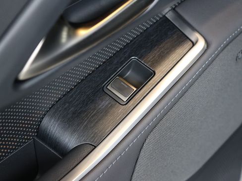 Used 2024 Lexus GX 550 w/ Accessory Package (Z1) image 25