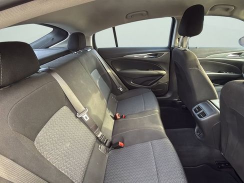 Used 2018 Buick Regal Preferred image 14