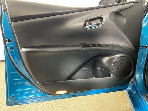 Used 2018 Toyota Prius Prime Premium image 17