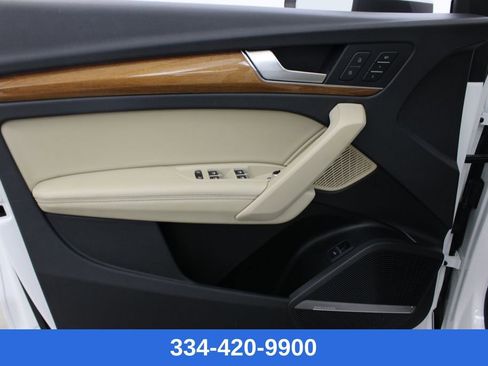 Used 2021 Audi Q5 Prestige w/ Prestige Package image 17