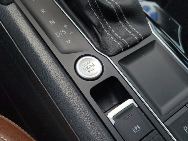 Used 2023 Volkswagen Atlas SE w/ Panoramic Sunroof Package FWD image 34