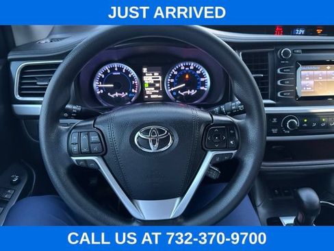 Used 2019 Toyota Highlander LE AWD/4WD image 13