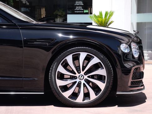 Used 2022 Bentley Flying Spur Plug-In Hybrid AWD/4WD image 6