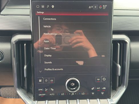 Used 2025 GMC Acadia AT4 AWD/4WD image 25