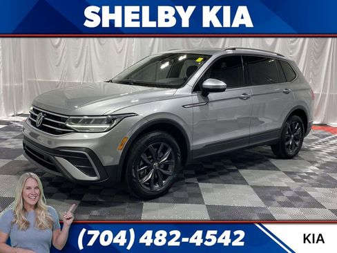 Used 2023 Volkswagen Tiguan SE FWD image 1