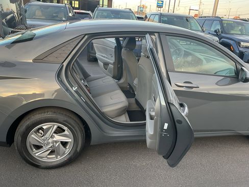 New 2026 Hyundai Elantra SE FWD image 15