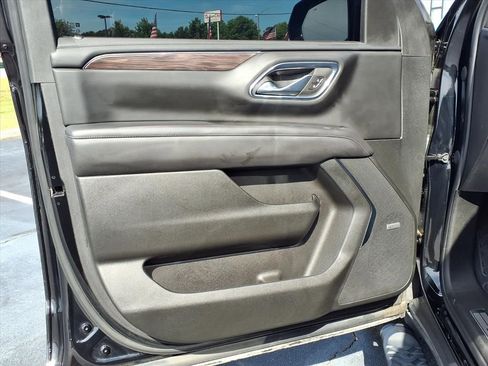 Used 2023 Chevrolet Suburban Z71 w/ Luxury Package AWD/4WD image 4