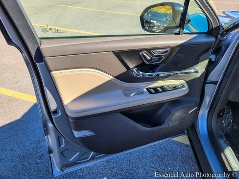 Used 2023 Lincoln Corsair Standard w/ Towing Package image 26