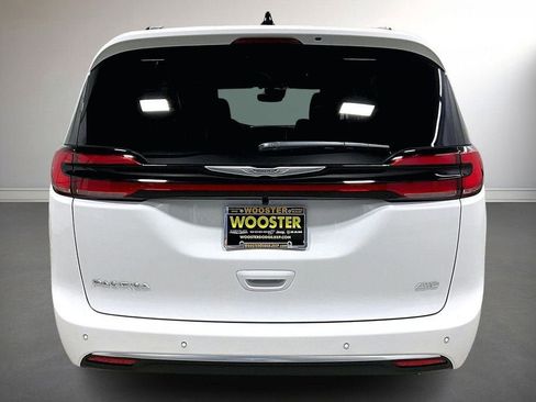 New 2026 Chrysler Pacifica Pinnacle AWD/4WD image 4
