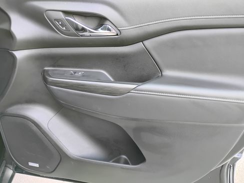 Used 2023 GMC Acadia SLT w/ LPO, Floor Liner Package FWD image 20