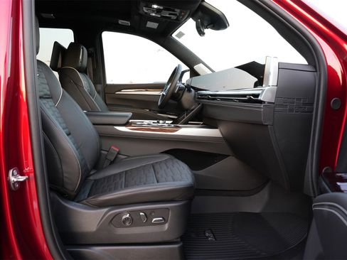 New 2025 Cadillac Escalade Sport Platinum w/ LPO, ONYX Package image 25