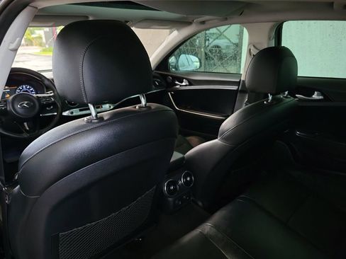 Used 2018 Kia Stinger Premium RWD image 13