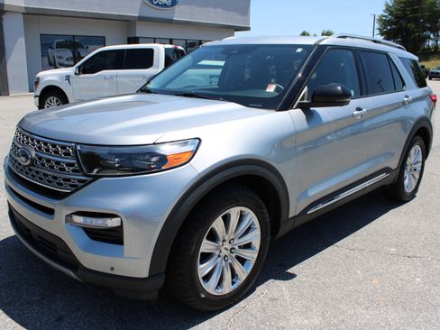 Used 2023 Ford Explorer Limited w/ Limited Technology Package RWD image 2