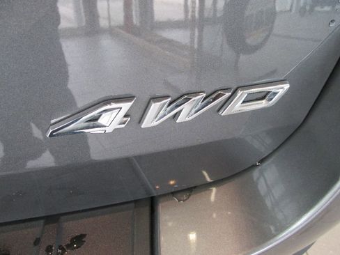 Used 2024 Ford Explorer XLT w/ Equipment Group 202A image 9