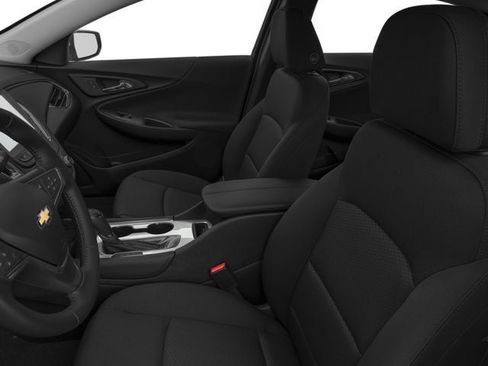 Used 2018 Chevrolet Malibu LT w/ Leather Package FWD image 9