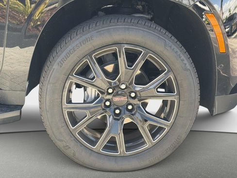 Used 2026 GMC Yukon Denali w/ Advanced Technology Package AWD/4WD image 19