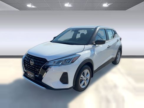 New 2025 Nissan Kicks Play S image 1