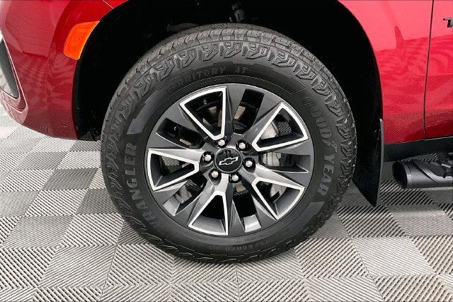 Used 2024 Chevrolet Tahoe Z71 w/ Luxury Package AWD/4WD image 10
