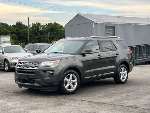 Used 2018 Ford Explorer XLT w/ Equipment Group 202A FWD image 1