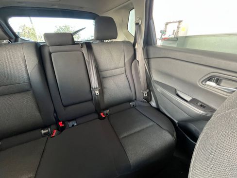 Used 2025 Nissan Rogue SV image 39