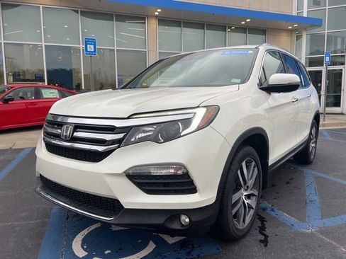 Certified 2017 Honda Pilot Touring image 2