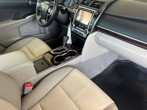 Used 2014 Toyota Camry XLE FWD image 12