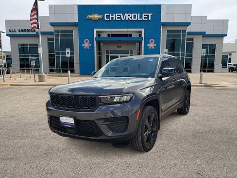 Used 2023 Jeep Grand Cherokee Altitude image 1