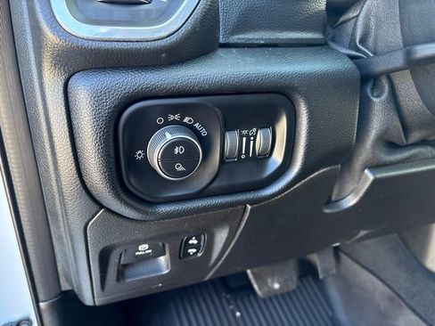 Used 2019 RAM 1500 Laramie image 18