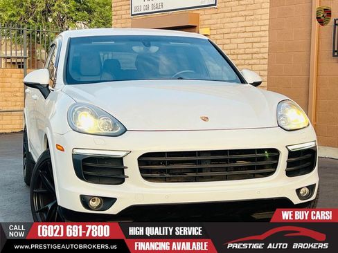 Used 2017 Porsche Cayenne Platinum Edition AWD/4WD image 3