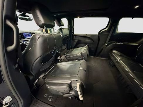 Used 2019 Chrysler Pacifica Limited w/ Advanced Safetytec Group image 24