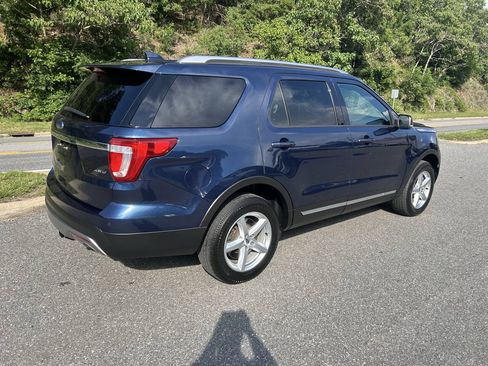 Used 2016 Ford Explorer XLT w/ Equipment Group 202A AWD/4WD image 8
