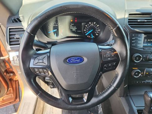 Used 2017 Ford Explorer XLT AWD/4WD image 17