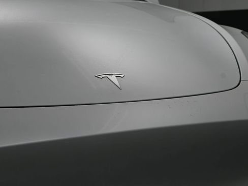 Used 2024 Tesla Model Y Long Range image 11