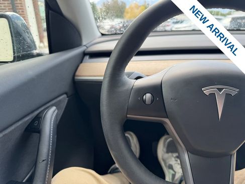 Used 2022 Tesla Model Y Long Range AWD/4WD image 20