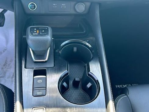 Used 2023 Nissan Rogue SL w/ SL Premium Package image 22