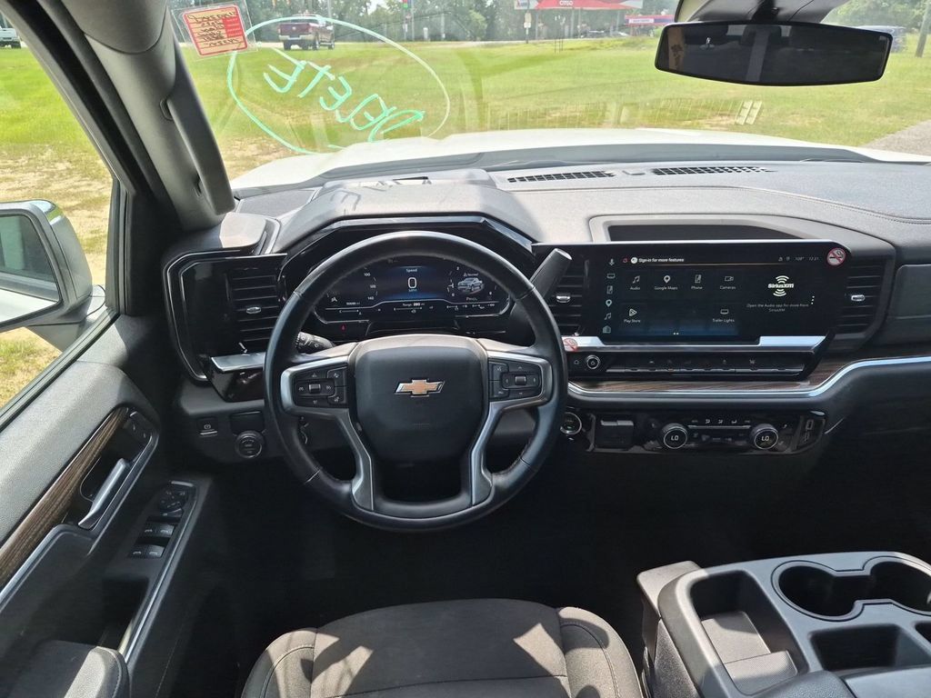 Used 2025 Chevrolet Silverado 1500 LT RWD image 30