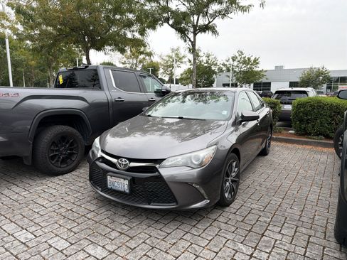 Used 2015 Toyota Camry XSE w/ Moonroof Package FWD image 3