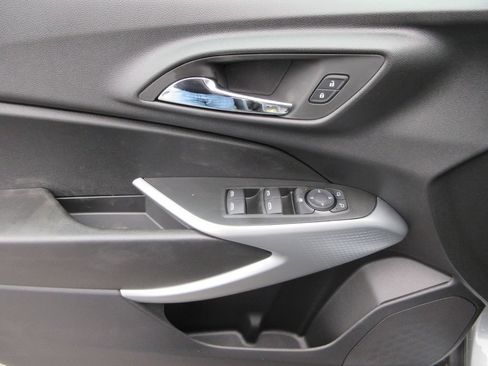 New 2026 Chevrolet Trax LS w/ LS Convenience Package FWD image 20
