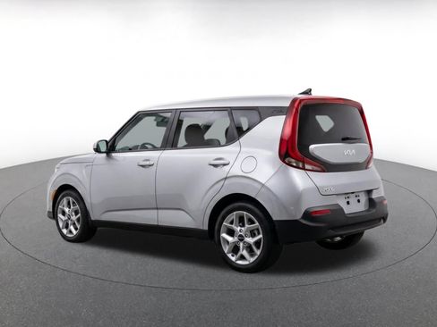 Used 2025 Kia Soul LX w/ LX Technology Package FWD image 8